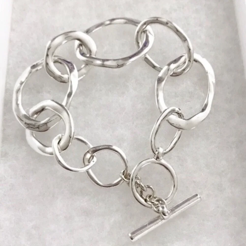Chloe + Isabel Bracelet Silver-Tone Hammered Oval Chain Link Toggle Womens - Picture 1 of 6